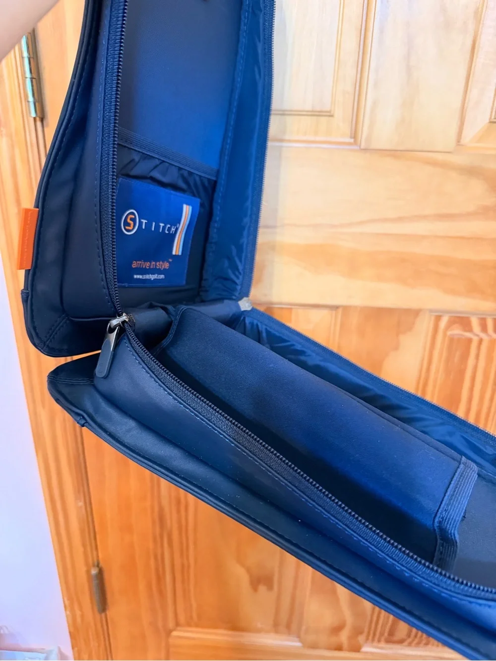 Blue Neoprene Wine Bottle Carrier Tote - Stylish Insulated Carrying Case